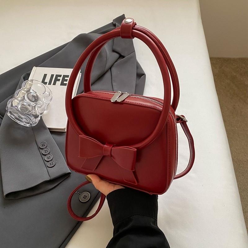 Стильная женская сумка 2023 Новая зимняя коллекция Сумка через плечо Изысканная маленькая квадратная сумка красный