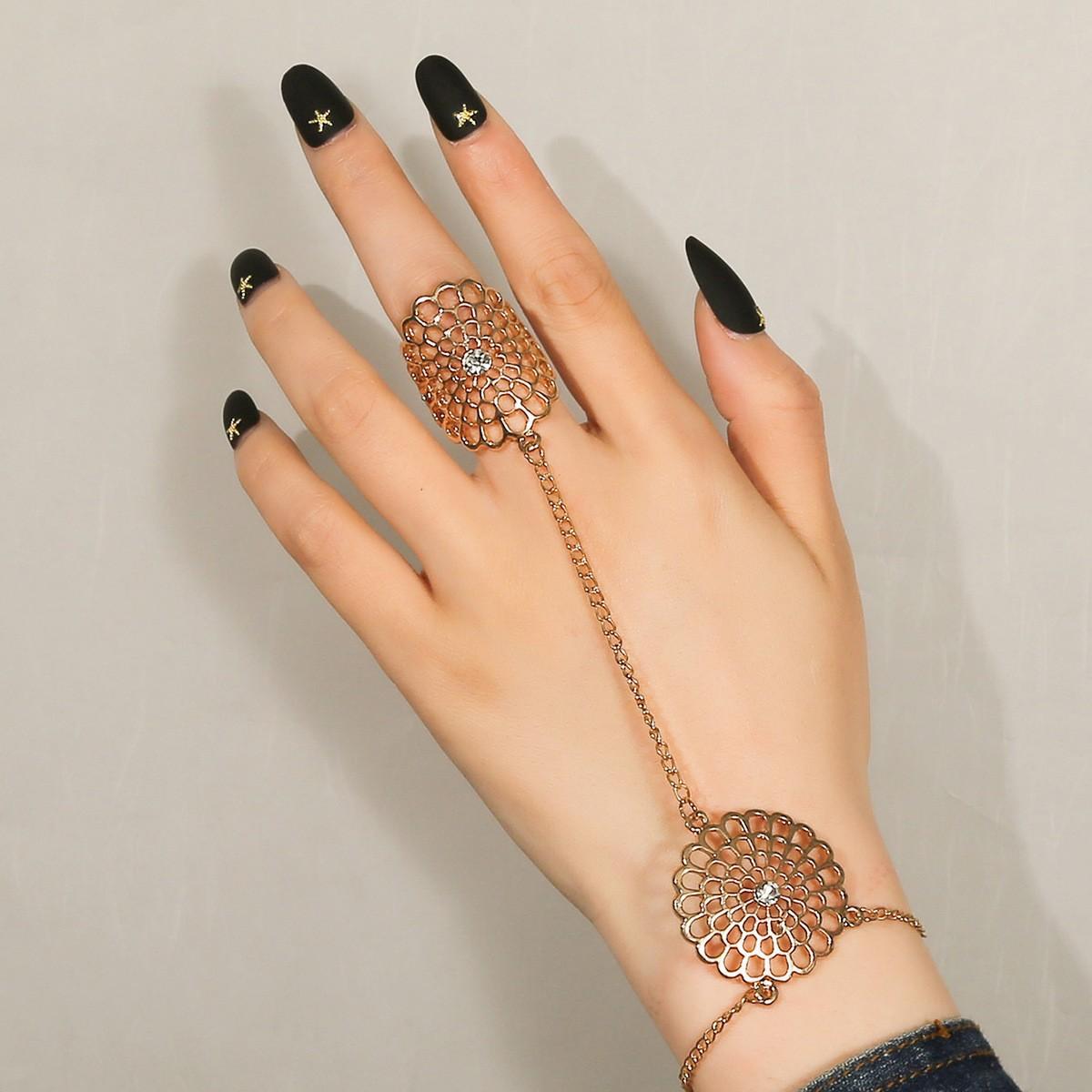 Vintage Rhinestone Hollow Flower Ring And Hand Chain Bracelet Integrated Design Women Couple Jewelry золотой