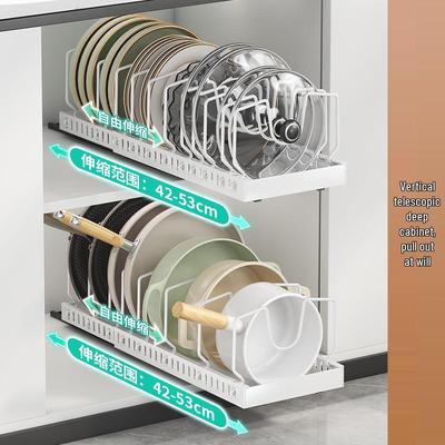 Organisateur de batterie de cuisine sous-évier personnalisé avec panier coulissant, support pour couvercles de casseroles et étagère pour planche à découper.