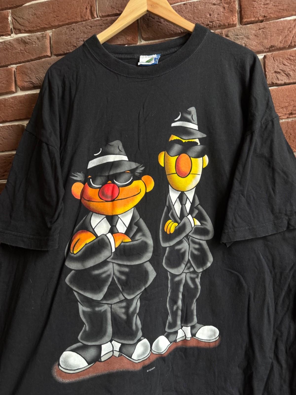 90s Vintage Sesame Street Bert Ernie Man in Black xl Unisex T-Shirt XXL
