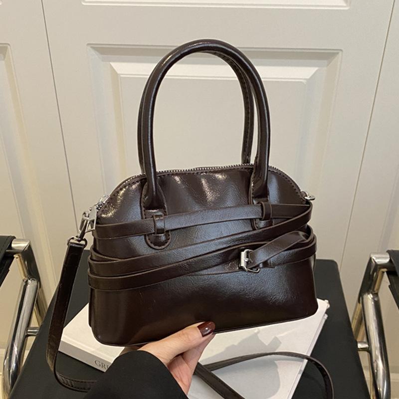 

Модная сумка-мессенджер маленькая квадратная женская 2025 весна новая сумочка зарубежный стиль простая высокая ценность для поездок портативная женская сумка