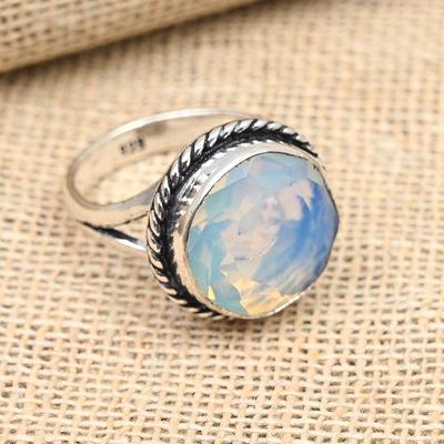 Anello grazioso per donna con pietra preziosa opale lattiginoso fatto a mano in argento sterling massiccio 925