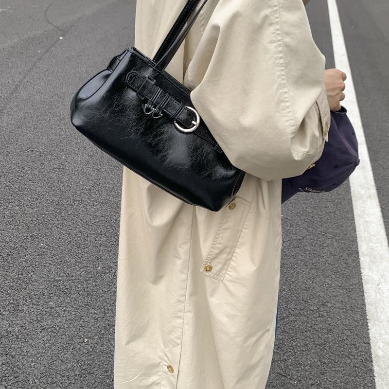 Large-capacity bag women's autumn and winter versatile 2025 new simple Korean version niche design single shoulder underarm bag method stick bag