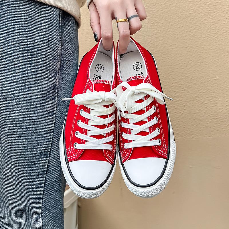 

Модные мужские или женские парусиновые туфли на плоской подошве, новинка 2024 года, модные белые кроссовки для бега и ходьбы, повседневная одежда с низким верхом, удобные легкие парусиновые кроссовки 44 красный