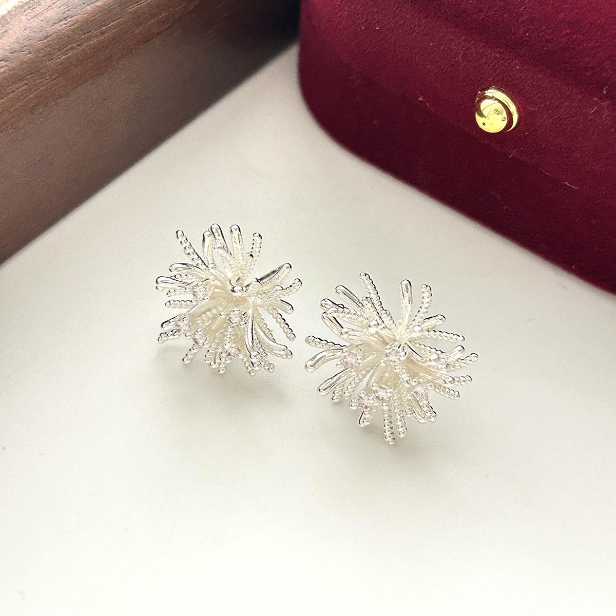2025 Elegant Snowflake Zircon Earrings for Women - Premium, Stylish, Versatile Design серебряный
