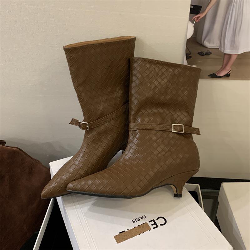 

2025 autumn and winter new French retro sense woven small heel straight boots autumn and winter new pointed short boots Martin boots women 39 коричневый