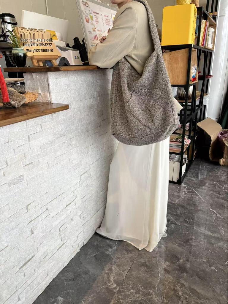 Korean Style Textured Wool Tote: Large-Capacity, Versatile Handheld/Shoulder Bag for Commuters