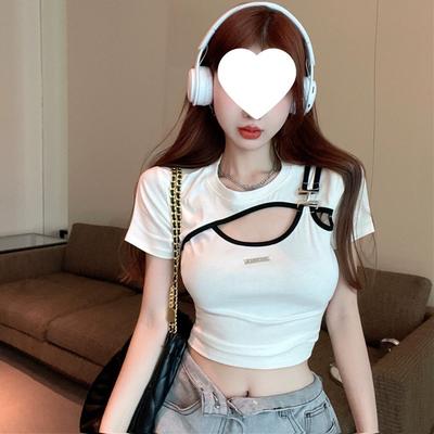 Amerikanisches Retro Spicy Girl bedeckt ihren Bauch und sieht mit einem kurzen Top-Design schlank aus. Metallschließe Fake Zweiteiler Kurzarm-T-Shirt für Damen
