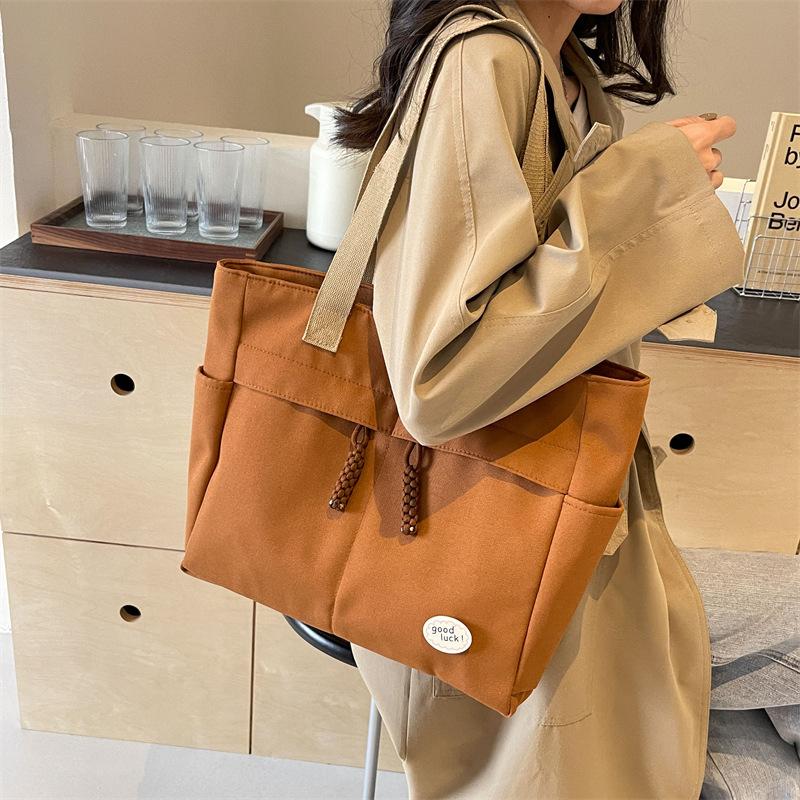 Axelväska med stor kapacitet Kvinnlig resväska Lätt handväska för kvinnor