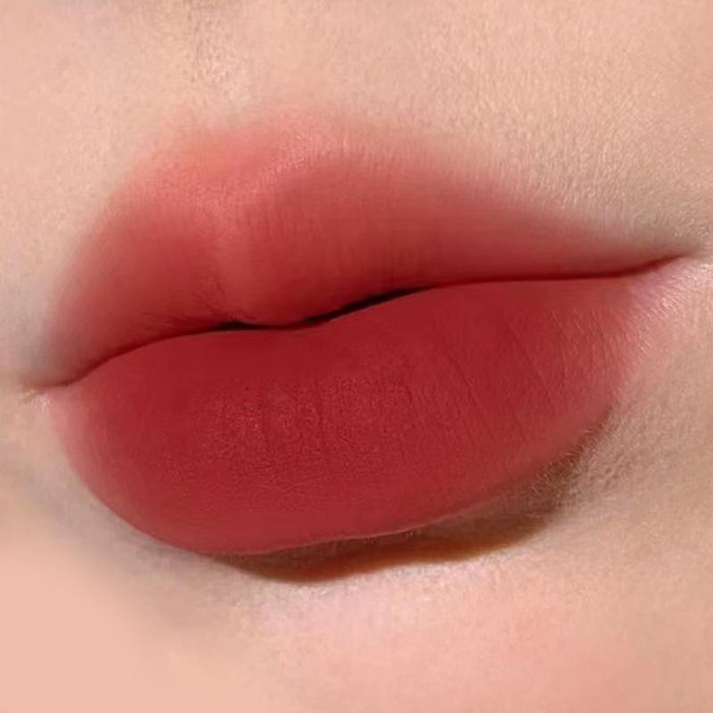 PinkyFocus Luciu de Buze Mat Catifelat de Lungă Durată cu Efect de Albire