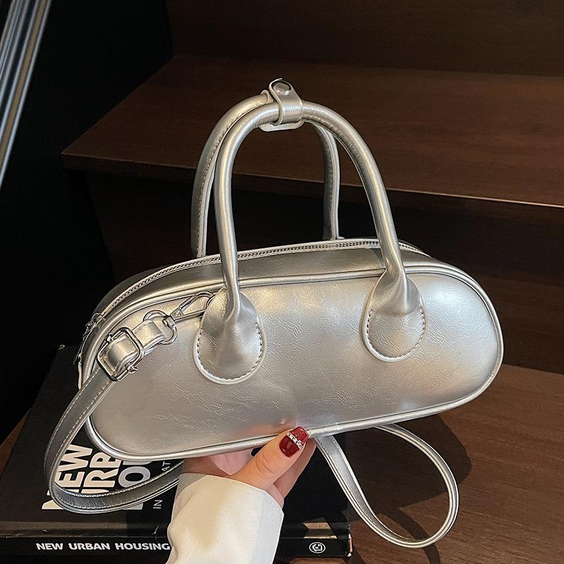 Popular new Korean version niche simple personality portable baguette bag femininity casual versatile commuter messenger bag