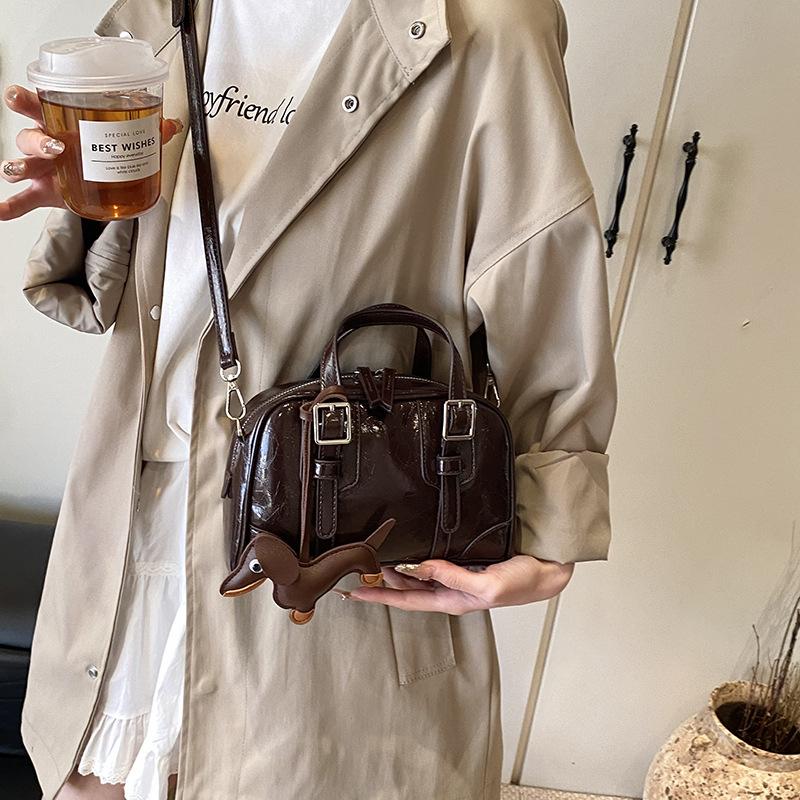 Retro Foreign Style Niche Oil Wax Leather Portable Pillow Bag Versatile Commuter Texture Messenger Women'S Bag