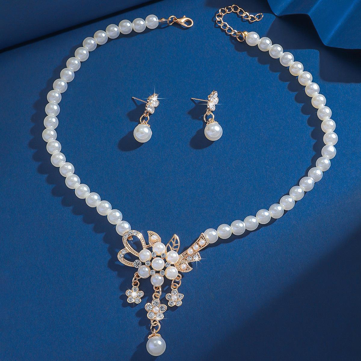 

2024 Элегантный жемчужный цветочный набор украшений: Ожерелье и серьги