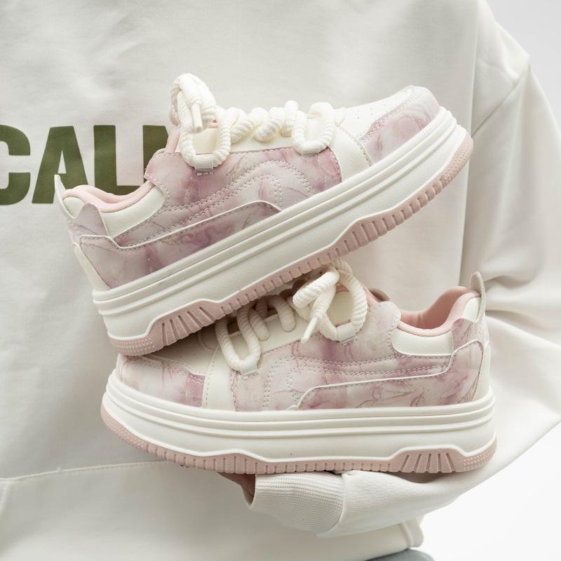 New Chinese-style sub-low-top leather surface spring new high-value casual thick-soled heightening board shoes 35