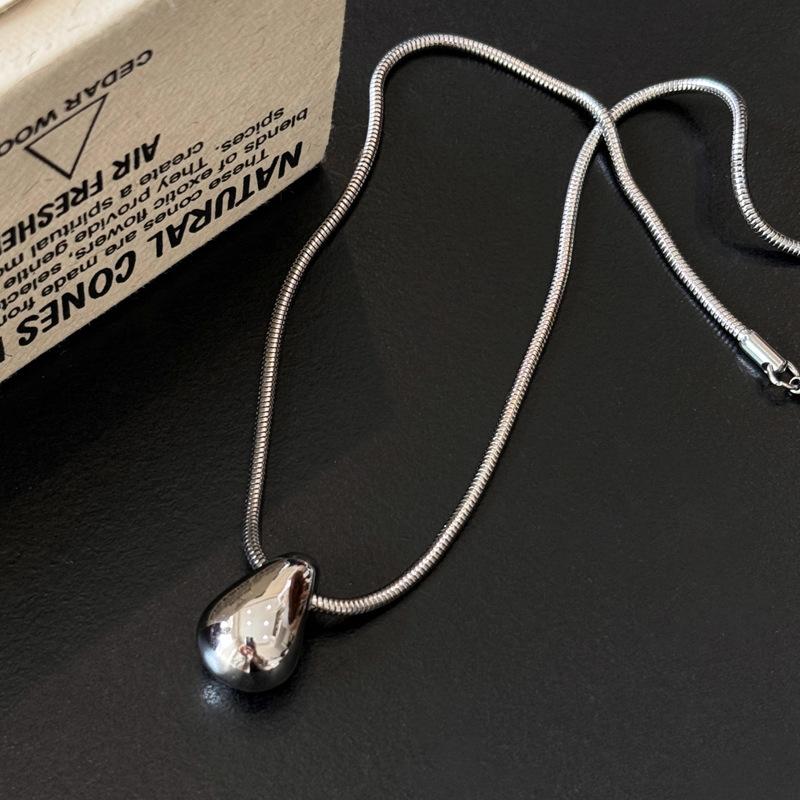 Minimalist Feng Shui Droplet Pendant Necklace for Women - Long Sleeve Winter Autumn Hoodie Sweater Chain - Casual and Versatile