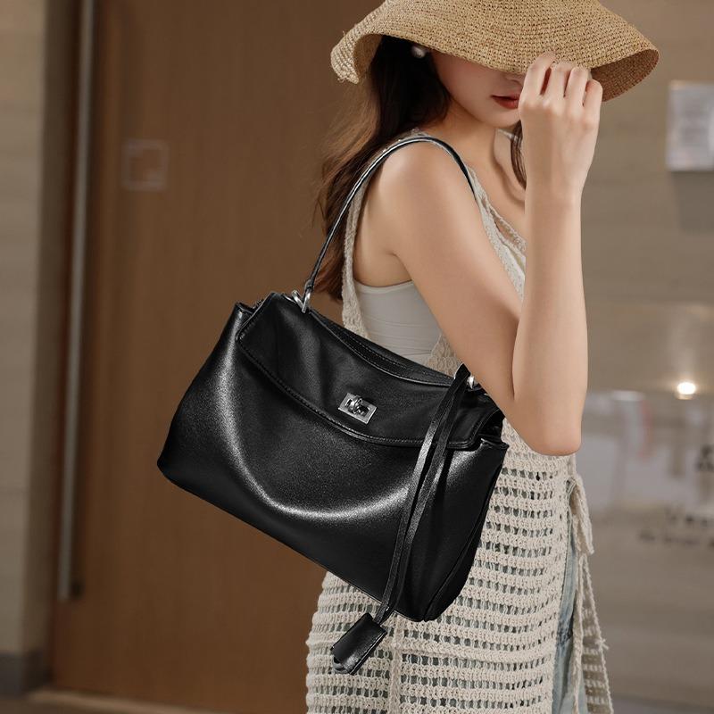 Women's Bag Large-capacity High-end Underarm Bag, New Commuter Style Messenger Cowhide Tote Bag