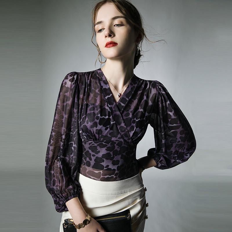 

Блузка с V-образным вырезом и леопардовым принтом, приталенного кроя Large