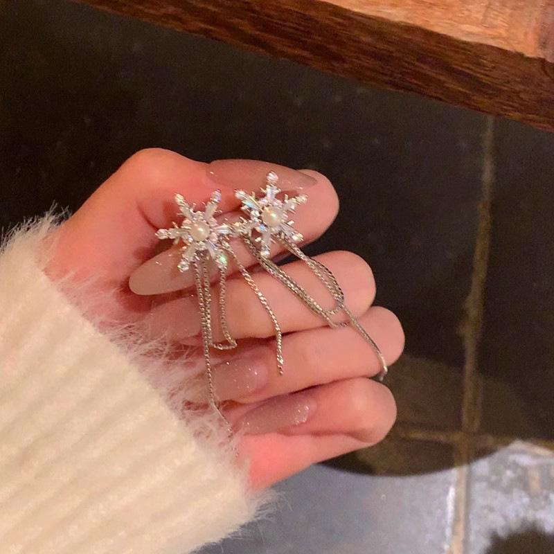 Luxurious Silver Needle Tassel Earrings - Exquisite Zirconia Snowflake Design for Versatile High-End Fashion