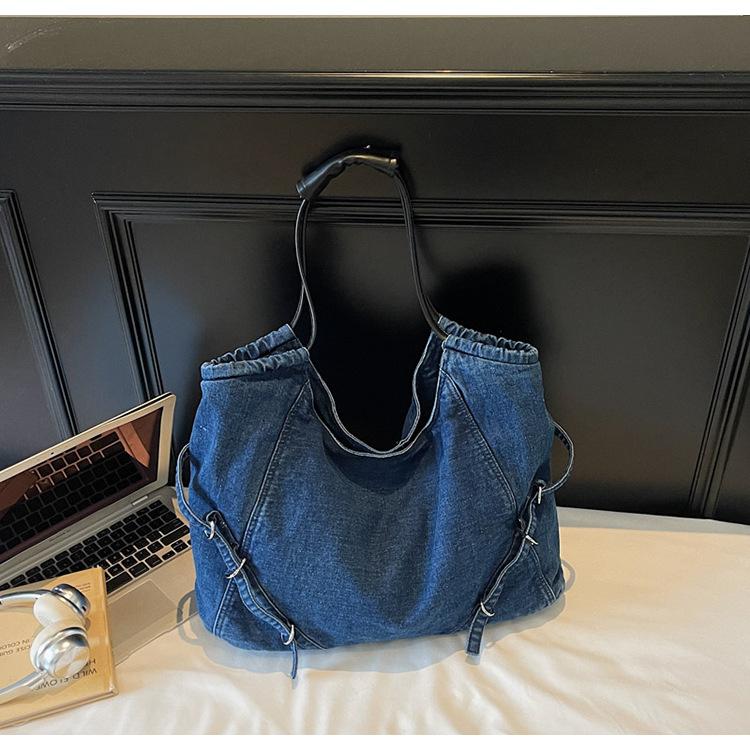 

Джинсовая сумка Bhutto очень большая Женская 2025 Новая Мода Повседневная Сумка через Плечо Простая Сумка-багет для Поездок Тренд темно-синий