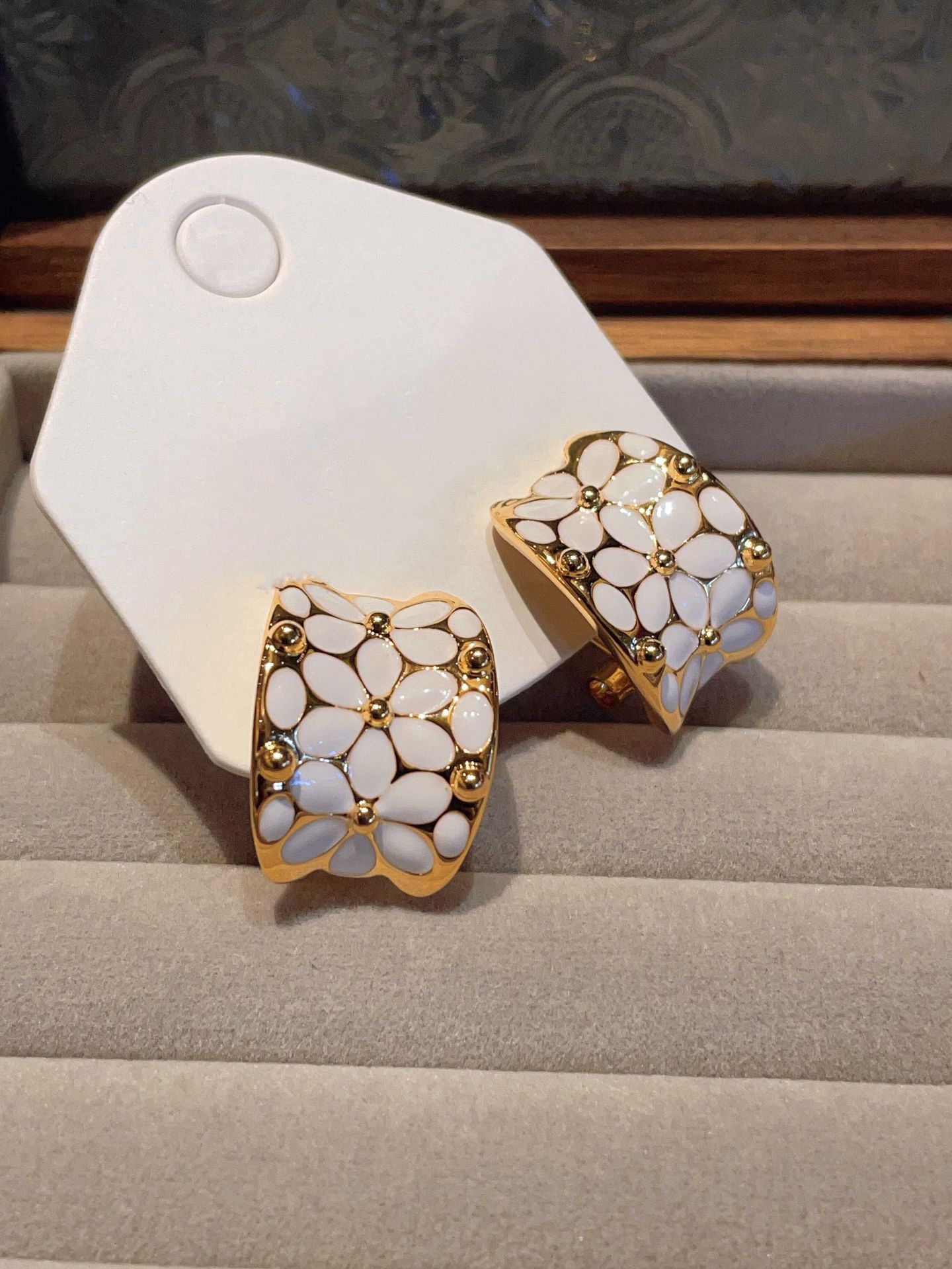 

Серьги-кольца C-образной формы с 18-каратным покрытием и эмалью, модные универсальные серьги-пусеты, легкая роскошь, высококлассные изысканные серьги