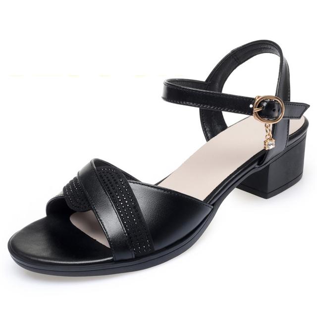 

Летние новые женские сандалии, модные с пряжкой, натуральная кожа, танкетка, женские туфли, большие размеры, повседневные сандалии для женщин 35 чёрный