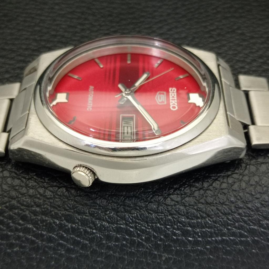 GENUINE VINTAGE SEIKO 5 AUTOMATIC 7009A JAPAN MENS RED DIAL WATCH A702404-5 R124-a702404