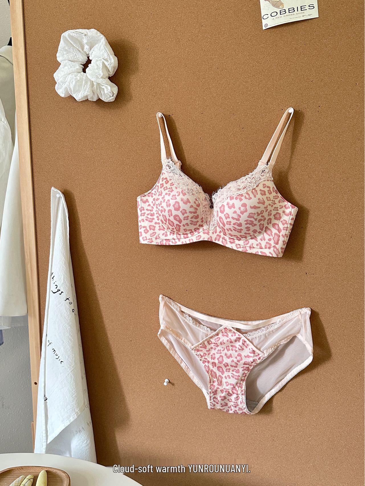

Push-Up Lace Bra for Small Breasts: Sexy Leopard Print, Thickened, Side Support for Anti-Sagging, Ideal for Flat Chests. 38/85AB Bra Only