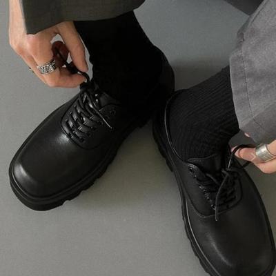 Sapatos de couro respiráveis e confortáveis com sola grossa e aumento de altura para homens, sapatos simples com bico quadrado