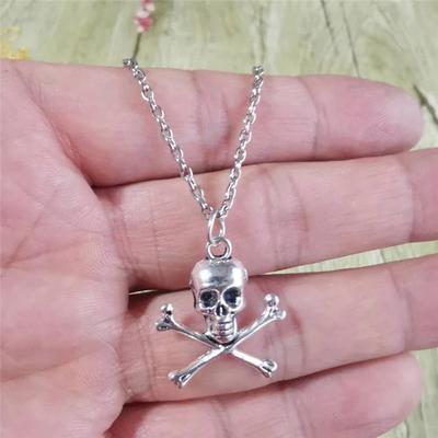Fashion Vintage Silvery Skull Pendant Necklace for Women Grunge Jewelry Gothic Punk Style Halloween Party Gifts