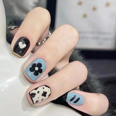 24 Pieces Black, White and Blue Sweet and Cool Short Love Flower Manicure, Autumn and Winter White Wearable Manicure, Cow Pattern Fake Nails