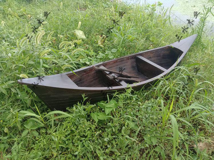 European Wooden Boat Model: Decorative Flower Boat Ornament for Landscaping and Water Tourism.