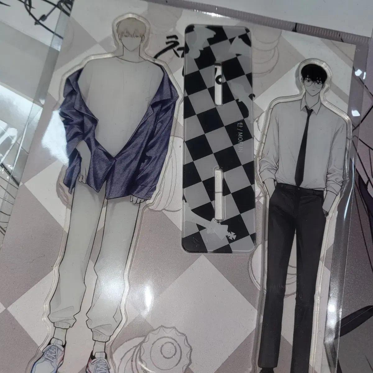

Unopened Moffon Checkmate Acrylic Stand