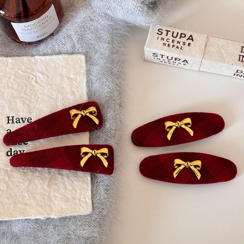 Red Velvet Bow-shaped Golden-label Hairpin As A New Year Hair Accessory for The Side of A Young Girl's Hair