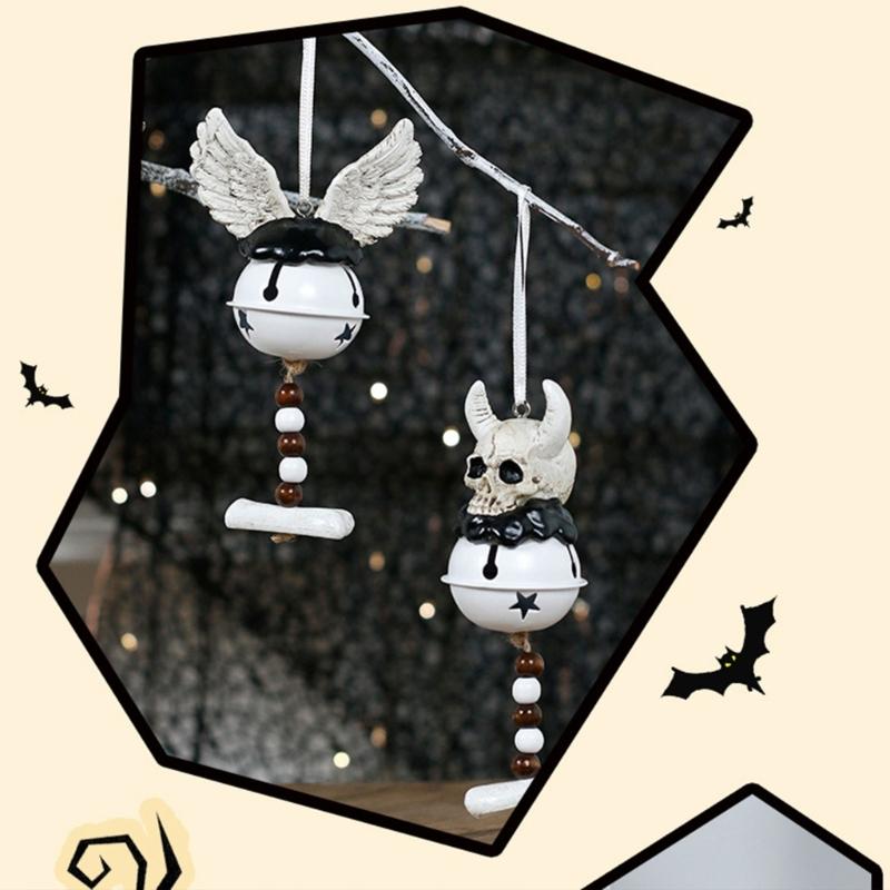 Devil Skull Windchime with Detailed Resins Metal Bells Halloween Home Decors Hanging Ornament for Horror Atmospheres