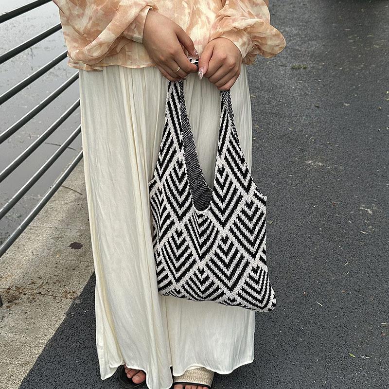 Fashion Geometric Contrast Color Handmade Knitted Handbag Women Minimalist Large Capacity Crochet Shoulder Bag