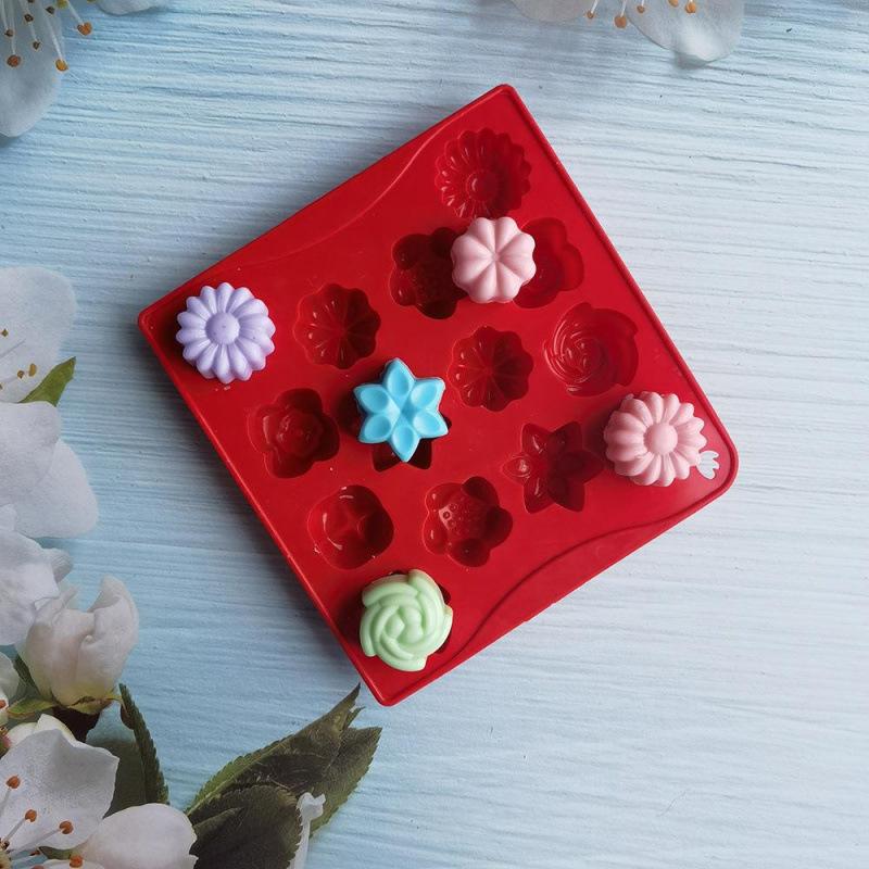 1Pcs Kitchen Handmade Baking Tool Mini 14 Cavity 7 Small Flower Shaped Candy Chocolate Cookies Silicone Mold
