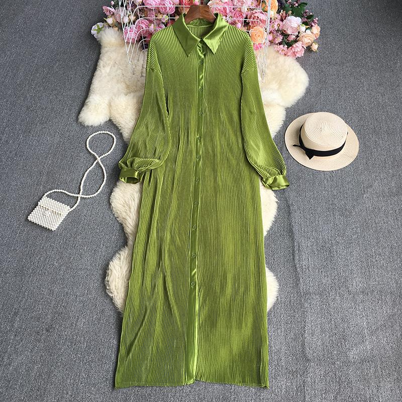 Letnia, jednokolorowa, luźna plisowana sukienka z klapami