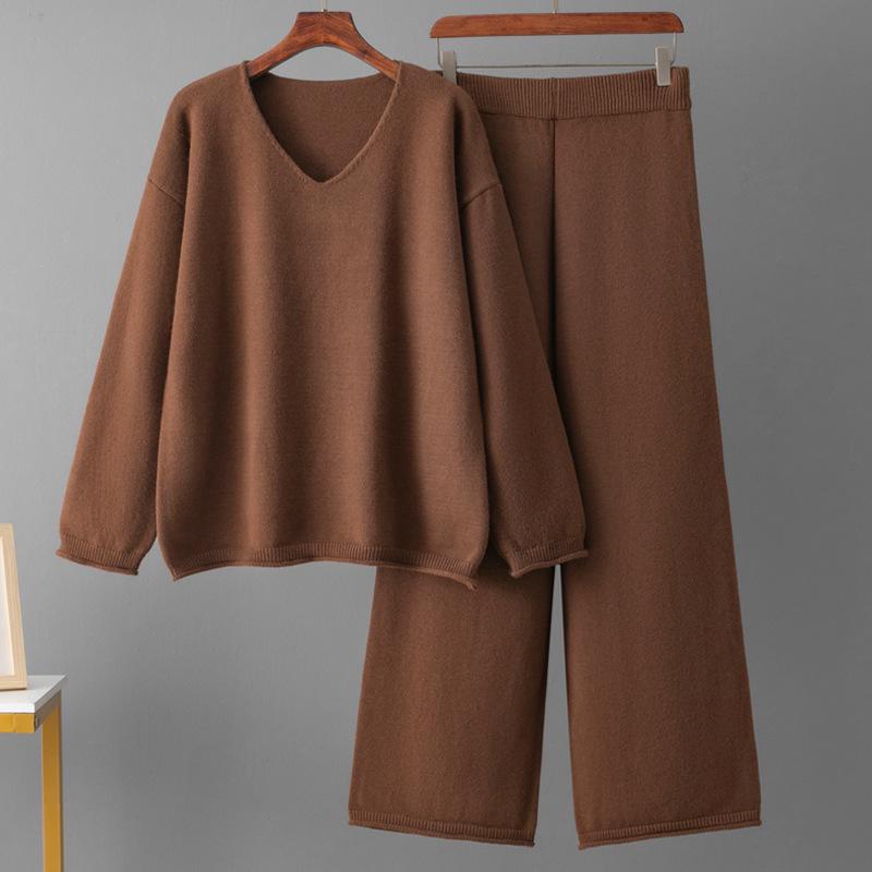 

Европейский и американский однотонный костюм-свитер с V-образным вырезом и высокой талией, 2025: Новый осенне-зимний повседневный костюм-двойка One Size кофейный