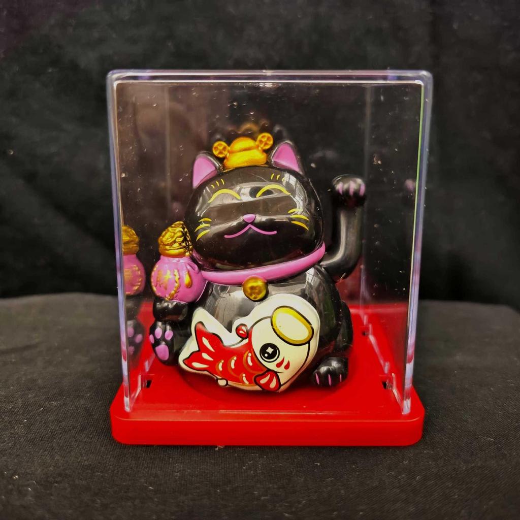 Solar-Powered Waving Maneki-neko Ornament, 2-Inch, Attracts Wealth for Office Desk or Cashier Counter Decoration