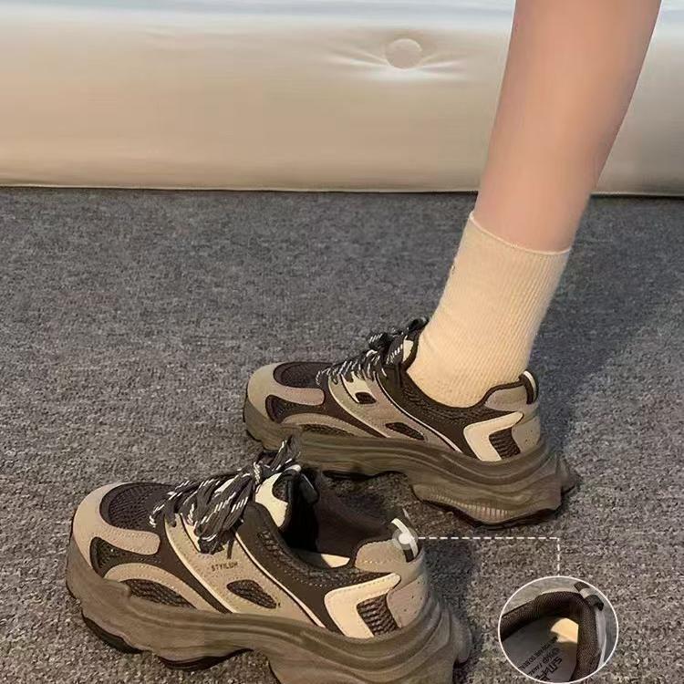 

Черные кроссовки для папы женские осенние новые ретро универсальные легкие спортивные туфли увеличивающие рост повседневные туфли женские 40 серый