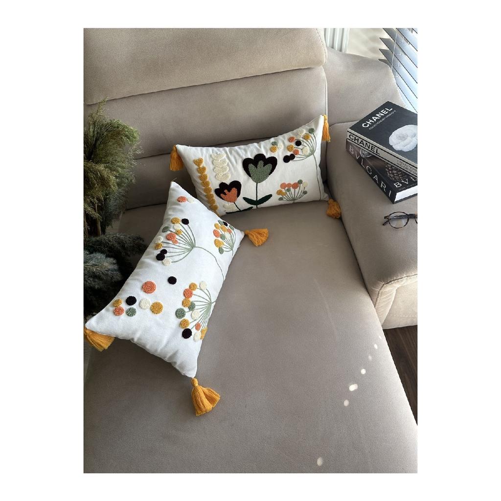 2 Dekokissenbezüge mit Punch-Stickerei