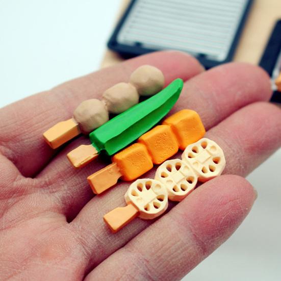 Mini Grill Skewer Set Miniature Food BBQ Accessories Resin Mini Grilled Sausage Grill Tray Seasoning Bottles for 1:12 Scale Miniature House And Dolls