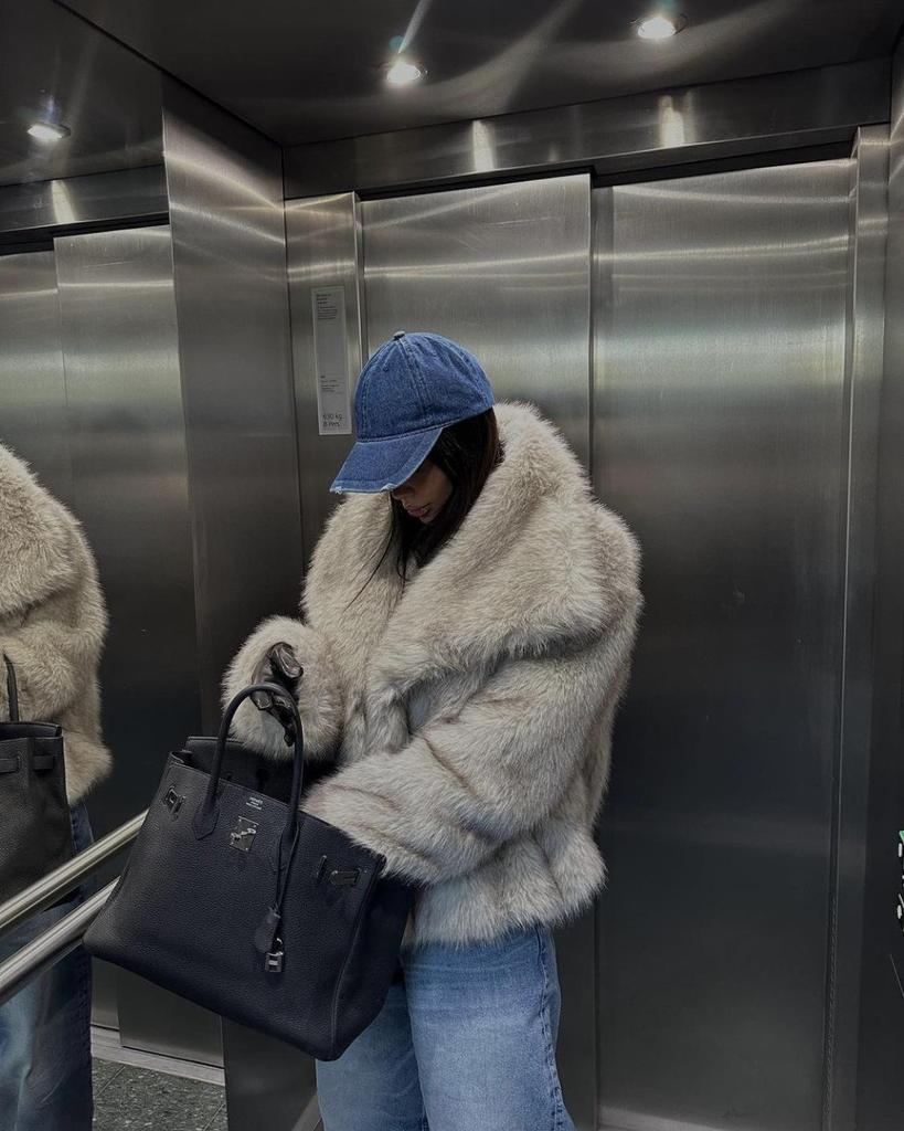 Stylish European & American Faux Fur Coat with Large Lapel, Short Length, Fluffy Plush Material for Women's Fashion.