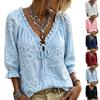 Damebluse med broderi og volanger, V-hals
