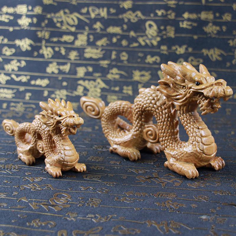 Dreidimensionales handgeschnitztes Pfirsichholz Blaues Drachen-Ornament