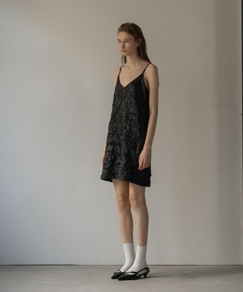 Mosyupamosyu Crinkle Point Buckle Dress [Black]