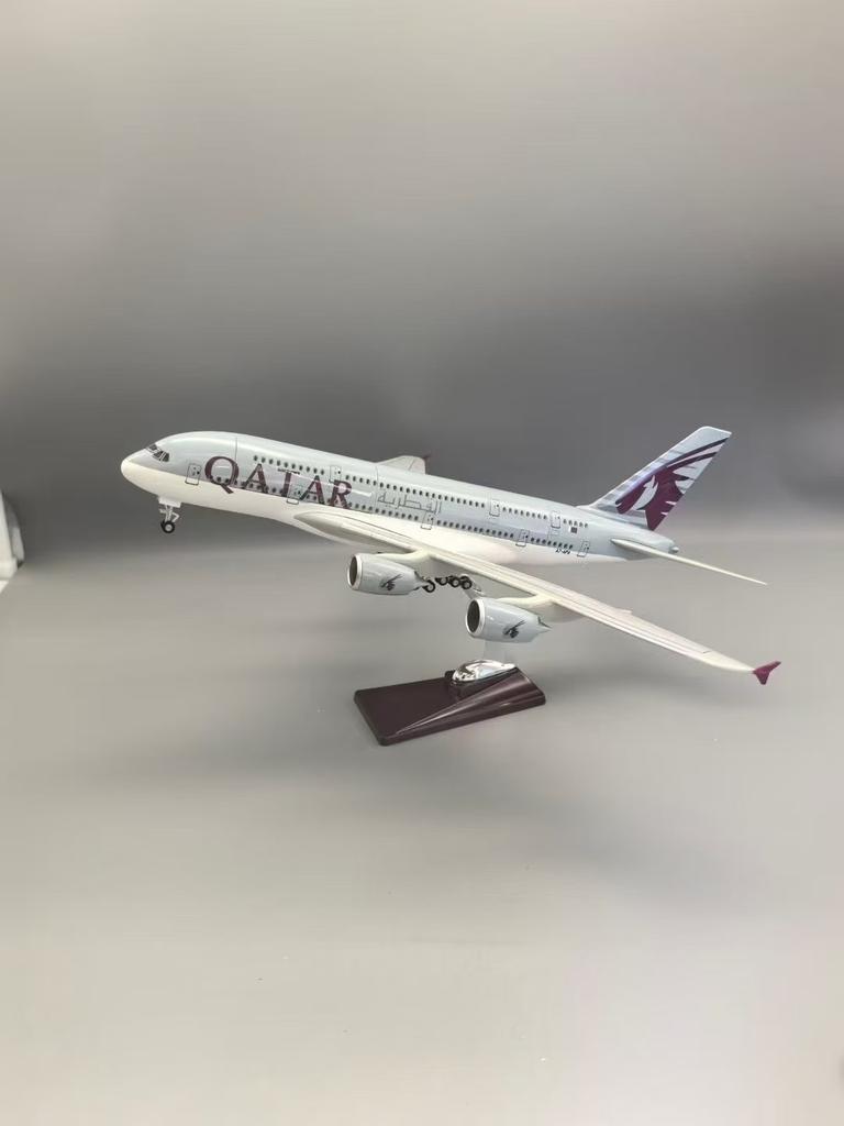 New 1:160 Scale Model Qatar A380 Airways Resin Openable Cabin Door Airplane With Light Landing Gear Collection Display Fans