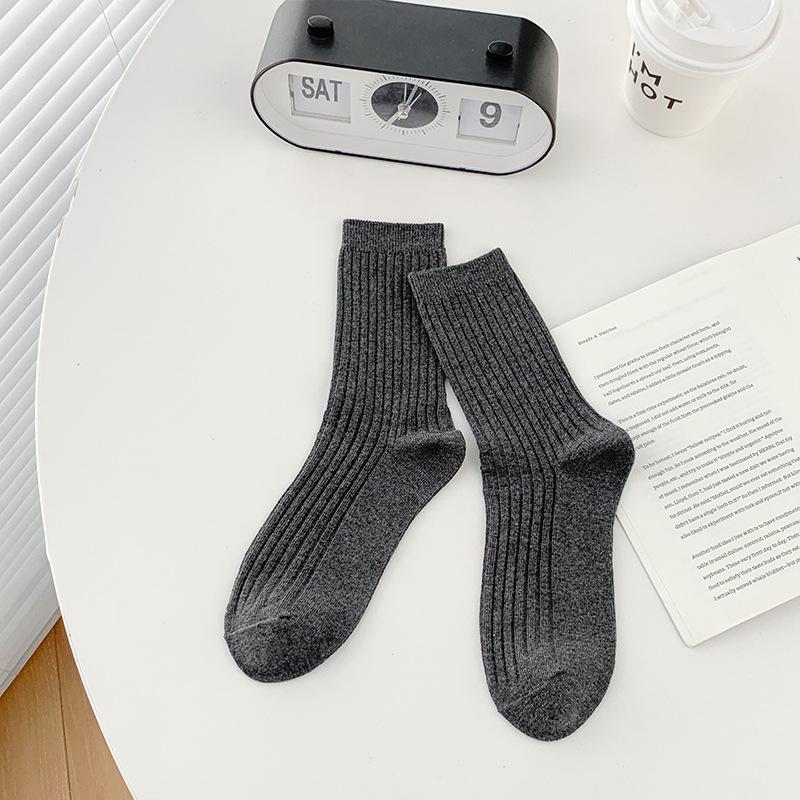 Dámské jarní a podzimní jednobarevné jednoduché bavlněné ponožky absorbující pot a prodyšné