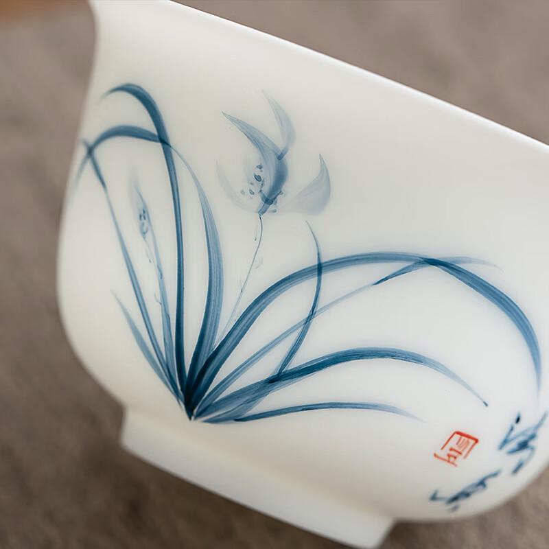 Handbemalte Keramik-Gaiwan mit goldverziertem Jade