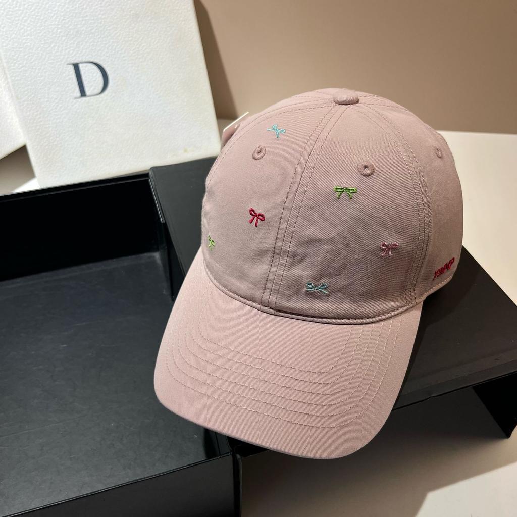 Guangzhou Alphabet Baseball Cap Simple Daily Versatile Age-Reducing Casual Cap Student Hat